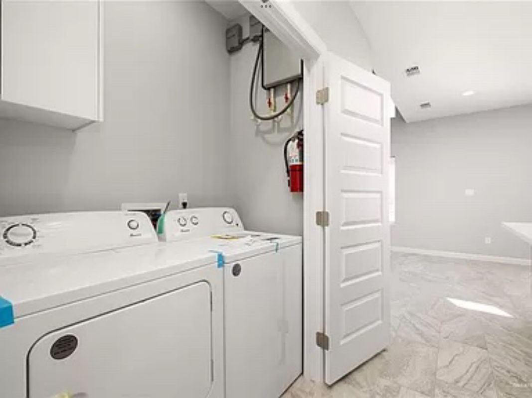 904 Hidden Hills St ##3 - Photo 7 of 9