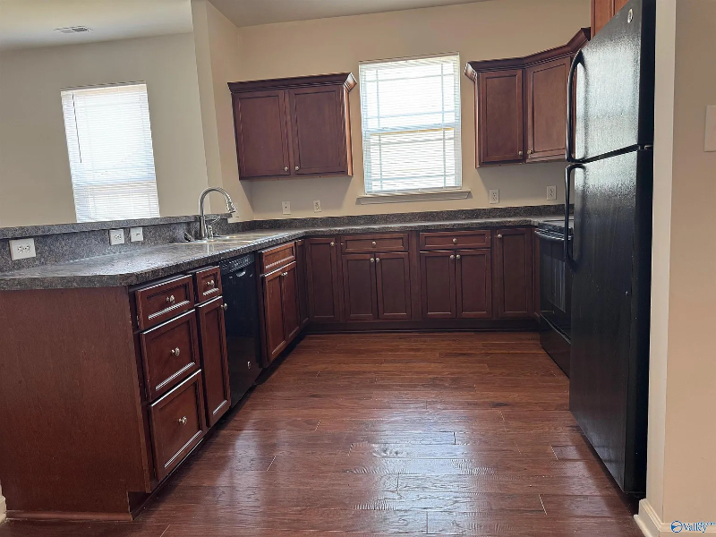 411 Promenade Dr Sw - Photo 2 of 10