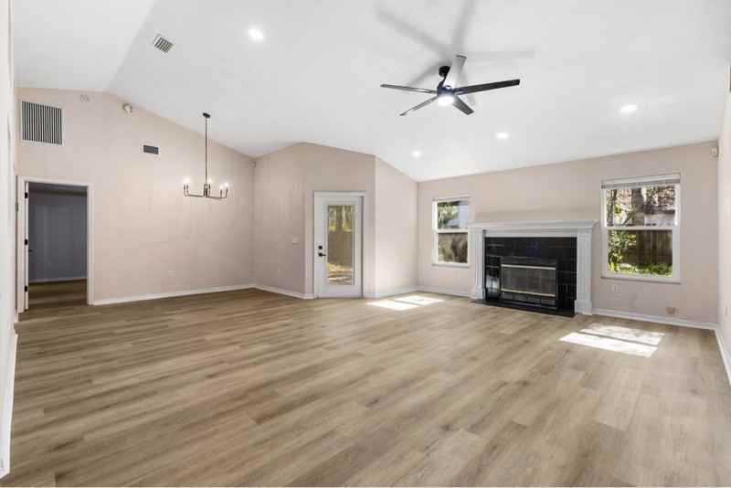 4155 Nw 62nd Ave - Photo 3 of 20