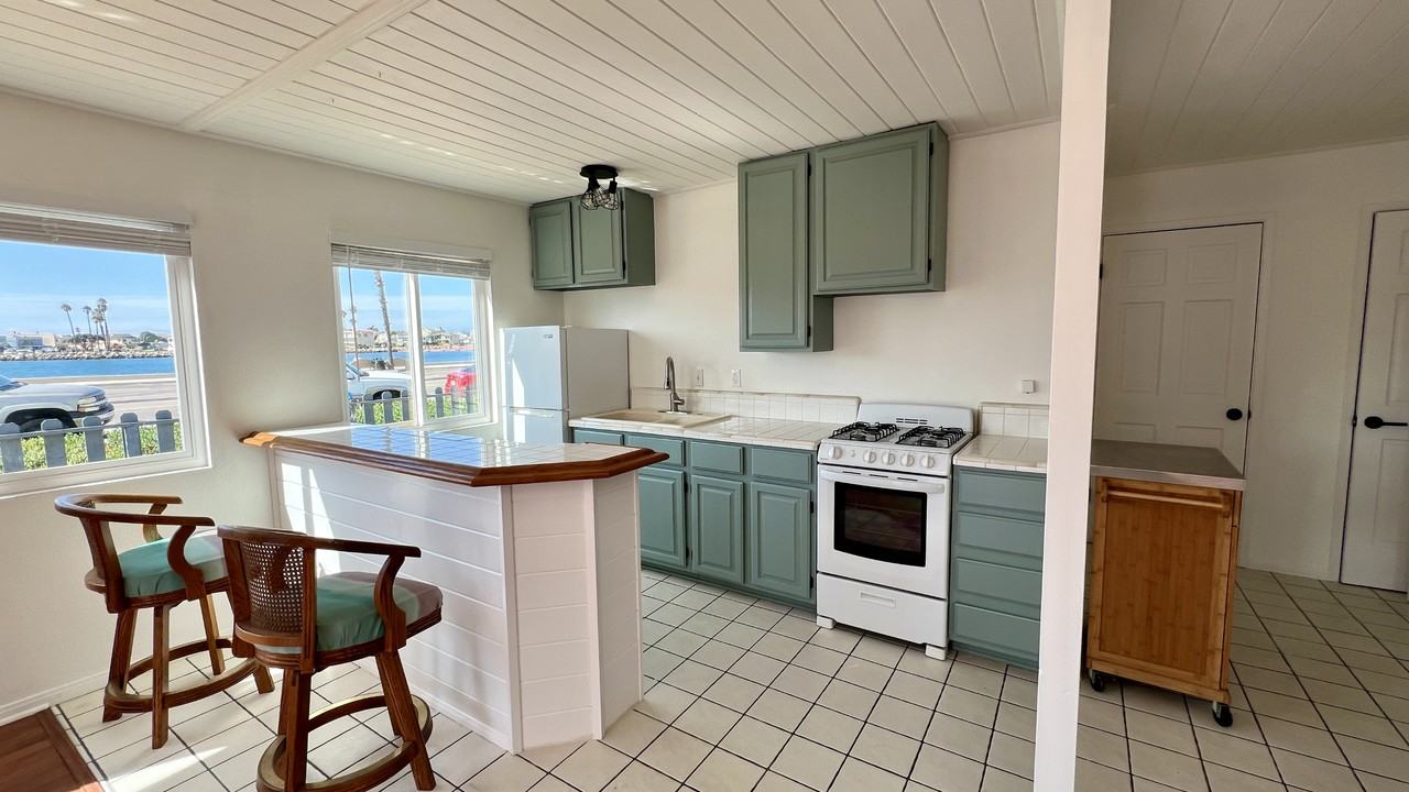 232 Santa Monica Dr - Photo 2 of 9