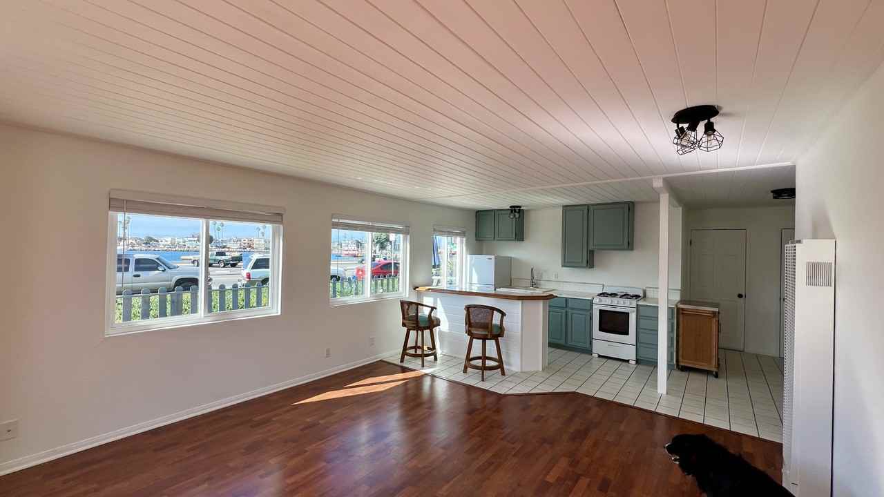 232 Santa Monica Dr - Photo 3 of 9