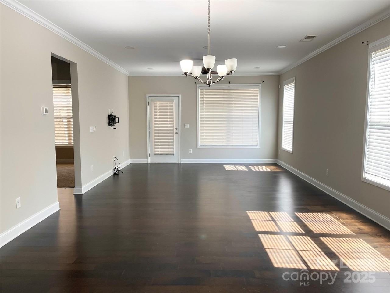 1469 Bramblewood Dr - Photo 4 of 12