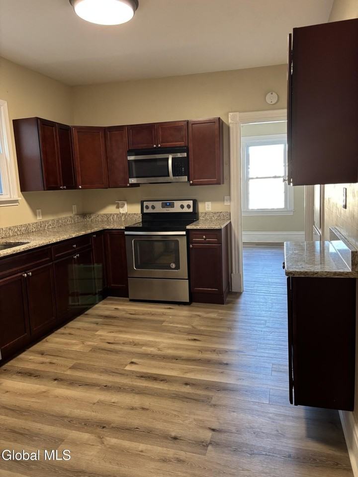 1620 6th Ave Apt 2 #2 - Photo 2 of 6