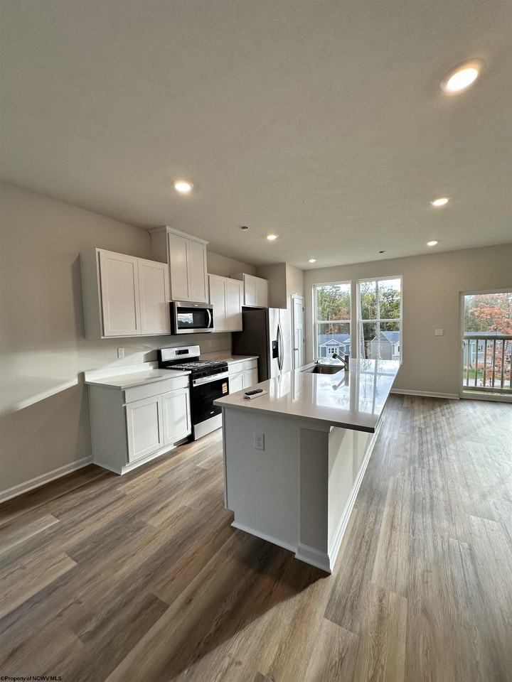 717 Hardman Dr - Photo 4 of 15