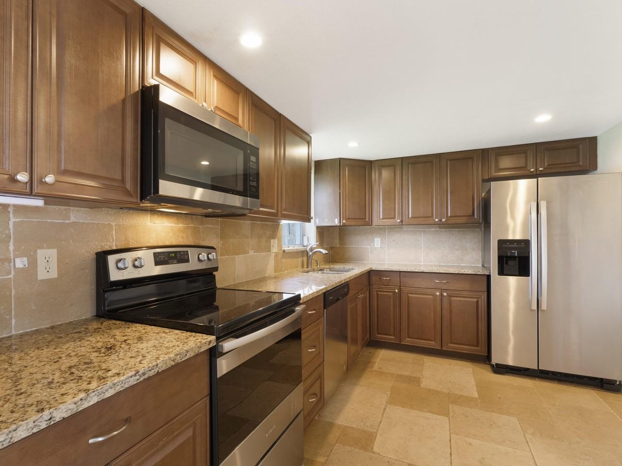 127 Leisureville Blvd - Photo 6 of 23