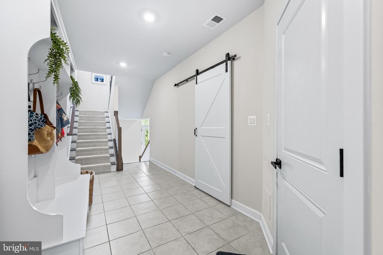 218 Hickory Hollow Court - Photo 3 of 50