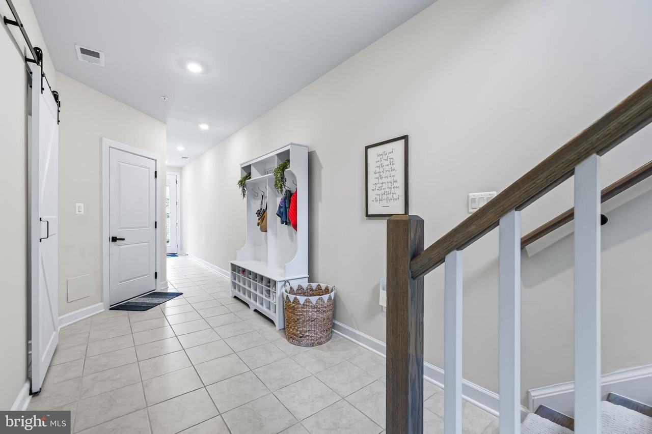 218 Hickory Hollow Court - Photo 4 of 50