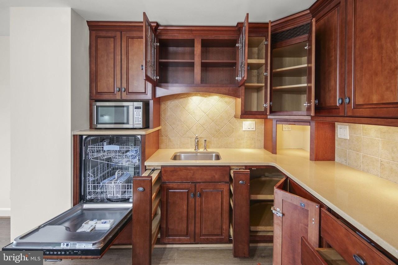 8340 Greensboro Drive #302 - Photo 4 of 31