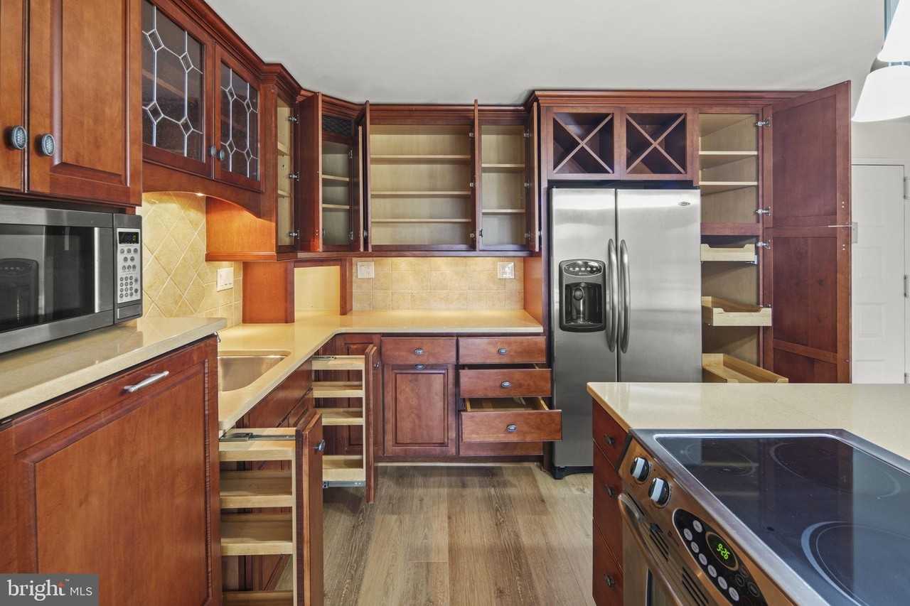 8340 Greensboro Drive #302 - Photo 6 of 31