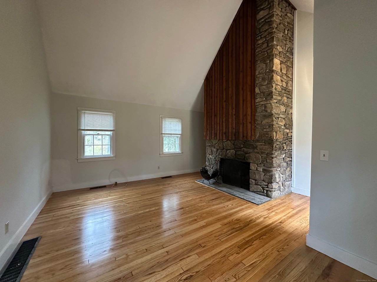 25 Elephant Rock Road - Photo 4 of 17