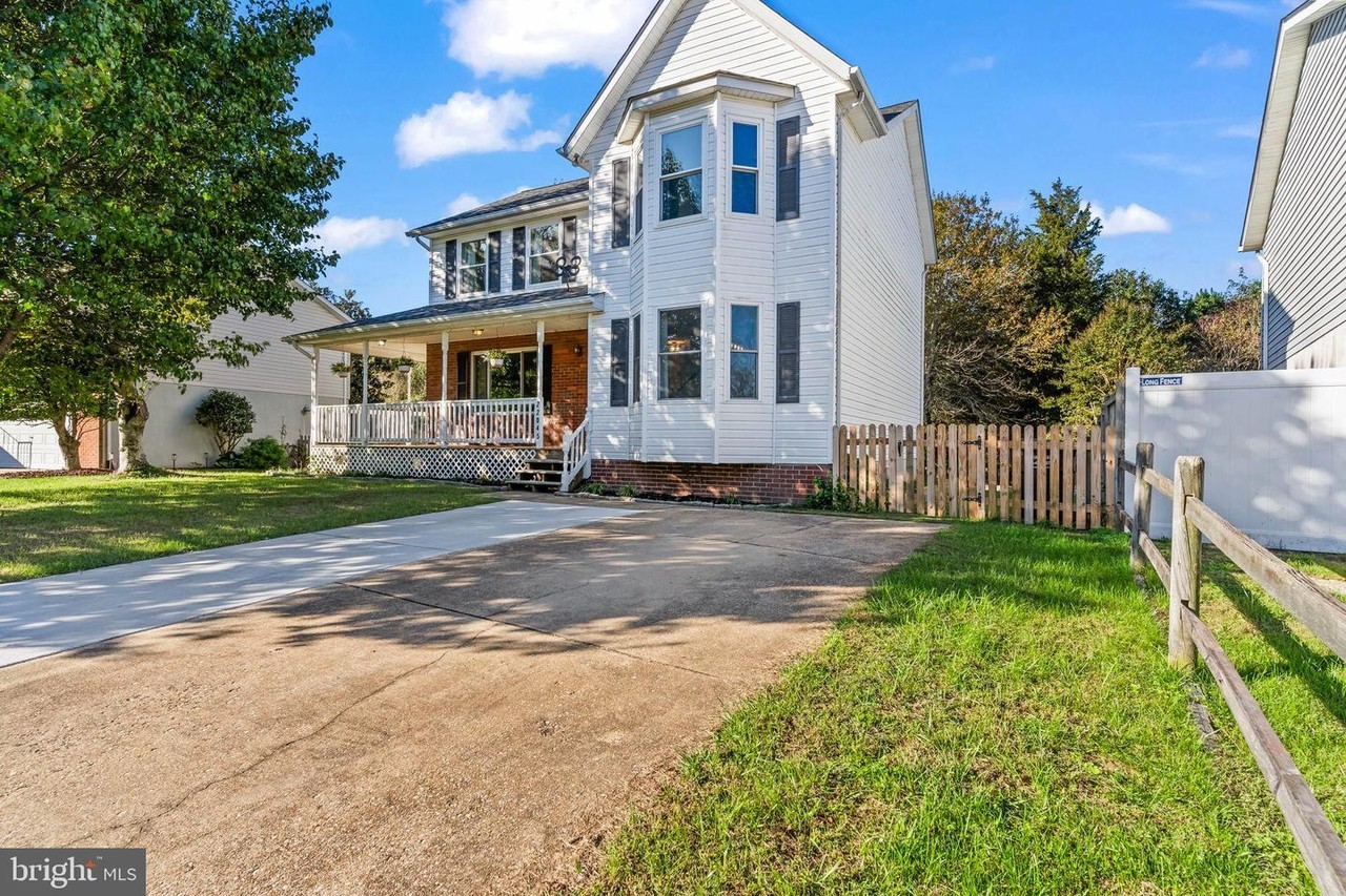 22045 Clipper Dr - Photo 3 of 39
