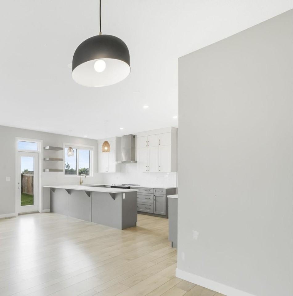 15 15 Avenue Northwest - Photo 2 of 5