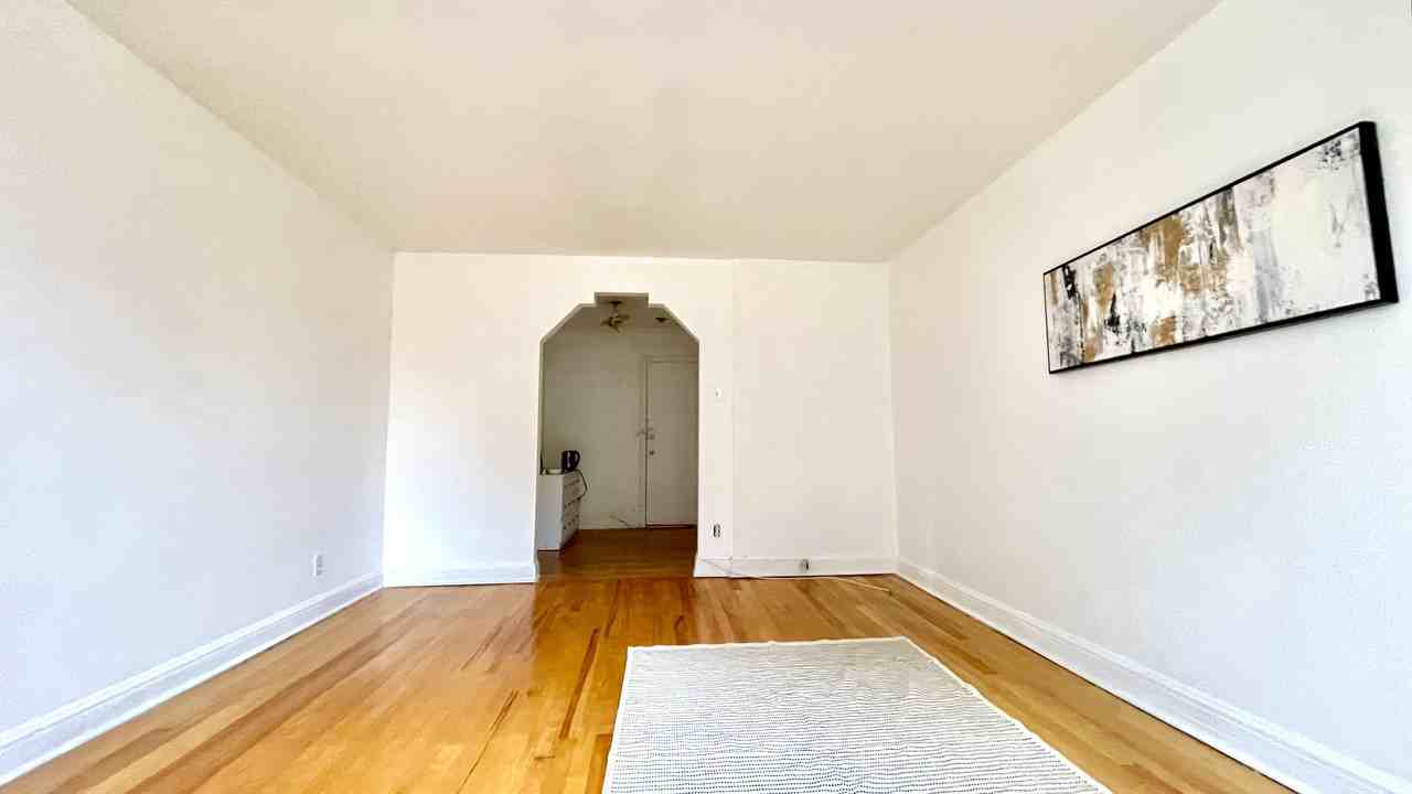 3795 Avenue Saint-Kevin #111 - Photo 3 of 12