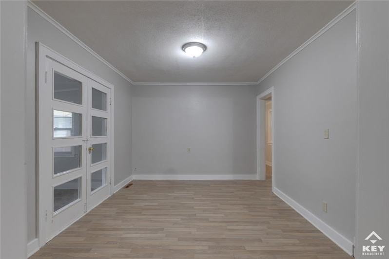 705 S Pershing St - Photo 4 of 19