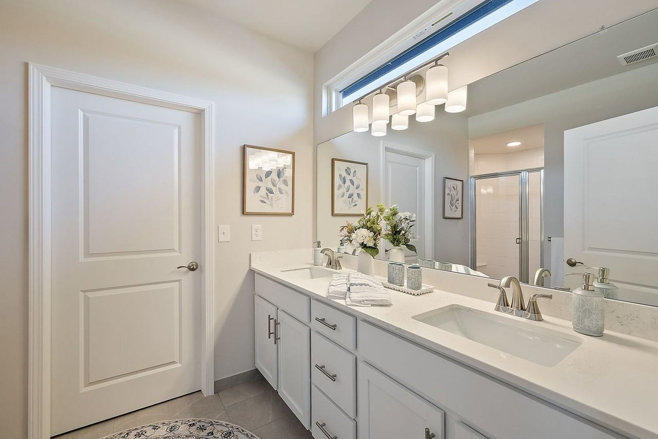 17924 Galleria Ln - Photo 3 of 6