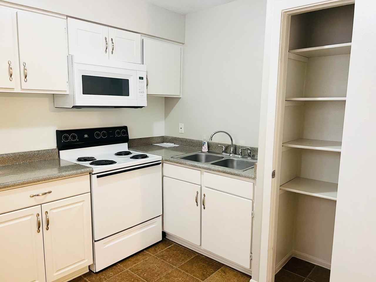 Pied Piper Apartments (Studio/1 Bath) - Photo 3 of 15