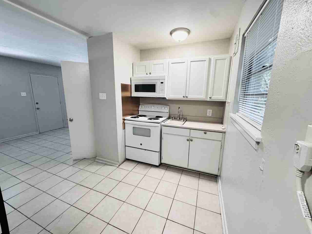 Stadiums Edge II Apartments (Studio/1 Bath) - Photo 6 of 16