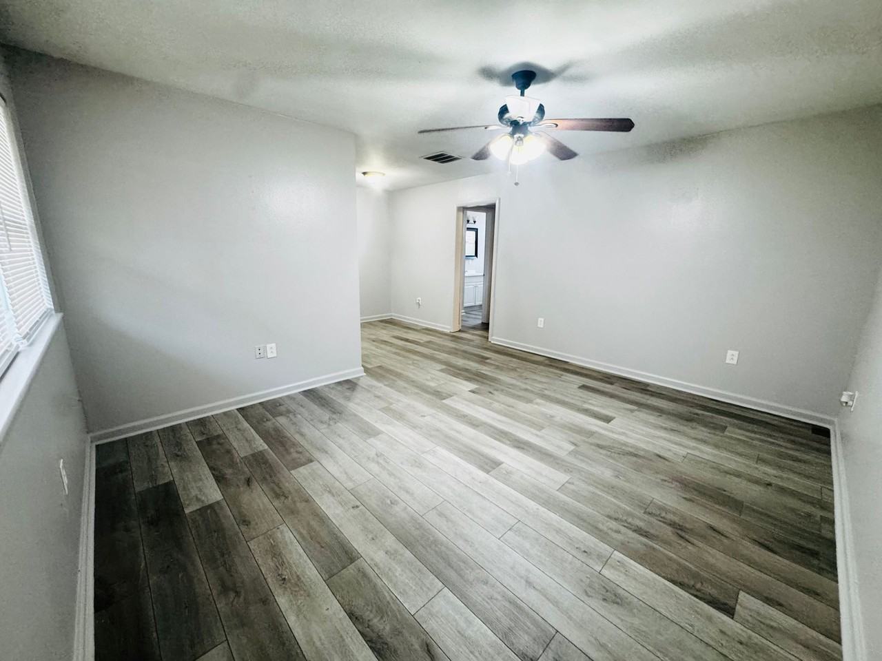 Stadiums Edge Apartments (1 Bed/1 Bath) - Photo 4 of 22