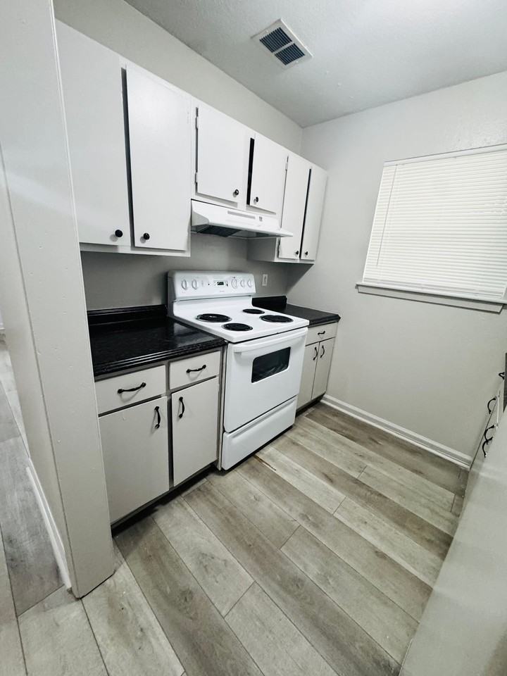 Stadiums Edge Apartments (1 Bed/1 Bath) - Photo 7 of 20