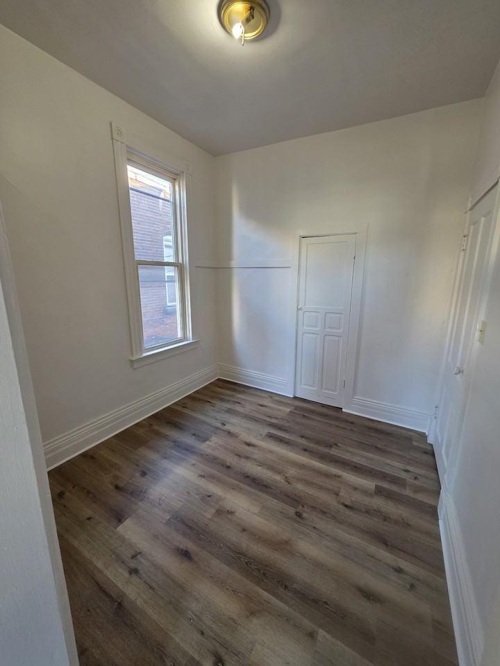 2525 Peach Street - Photo 3 of 10