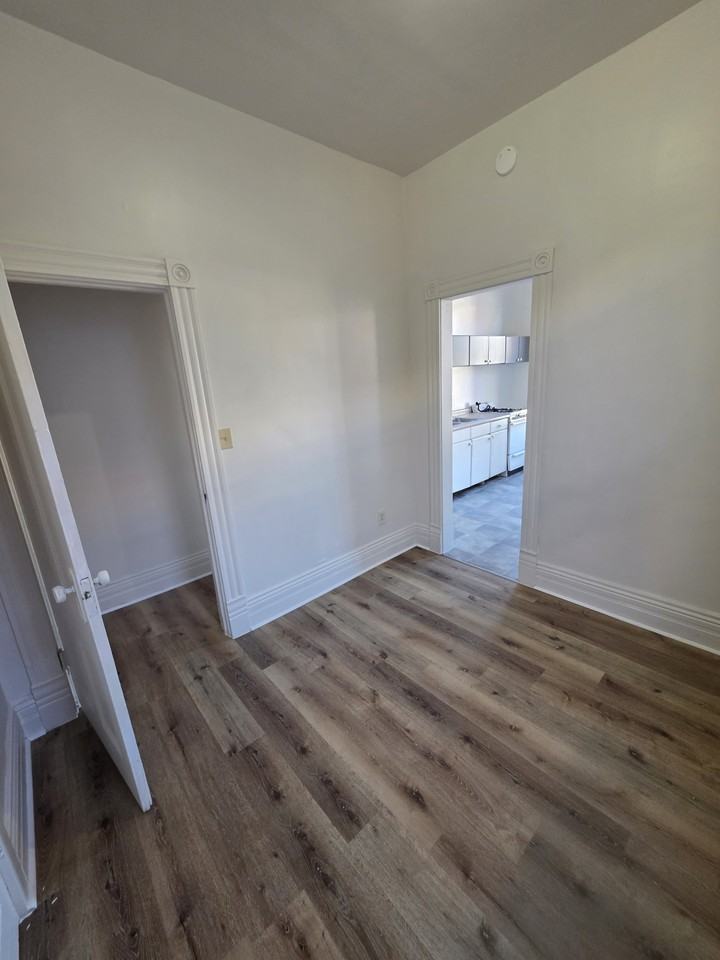2525 Peach Street - Photo 4 of 10