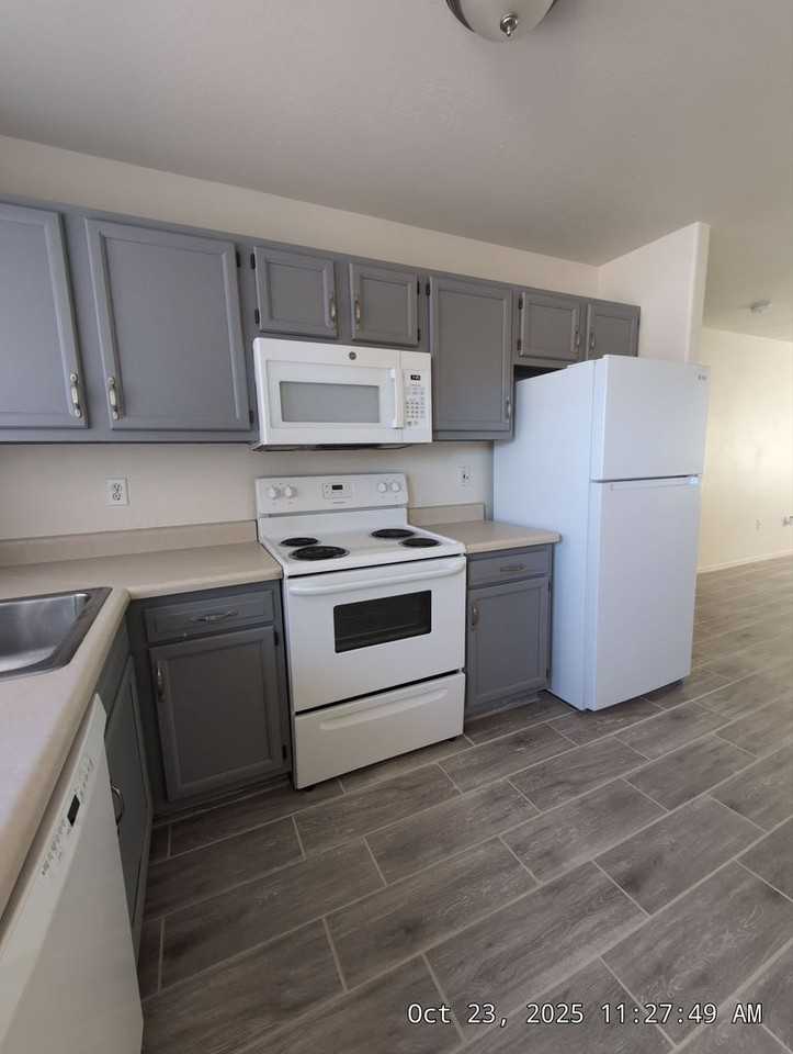 9978 W Century Dr - Photo 2 of 13