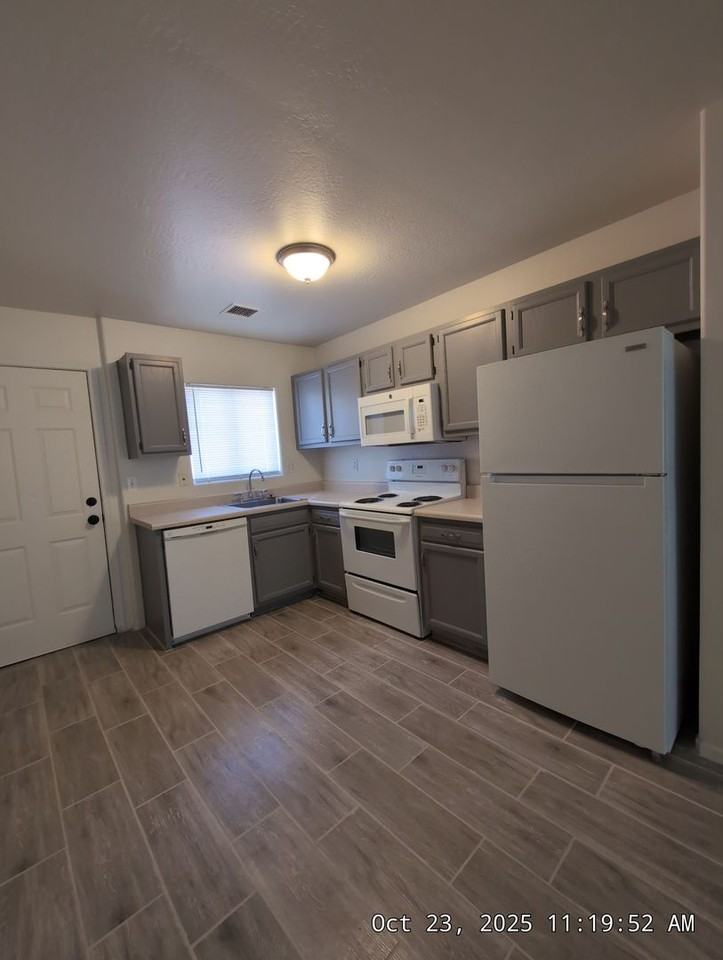 9978 W Century Dr - Photo 3 of 13