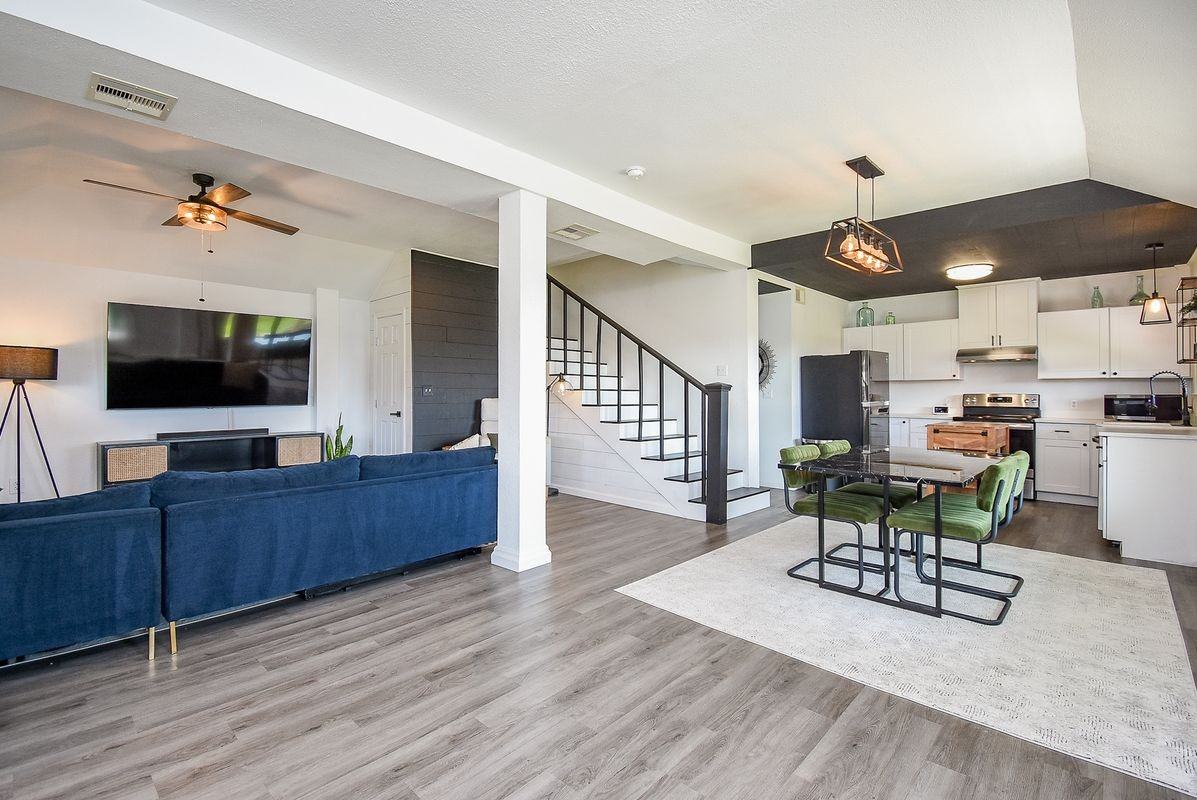 2749 W Bayshore Dr - Photo 2 of 15