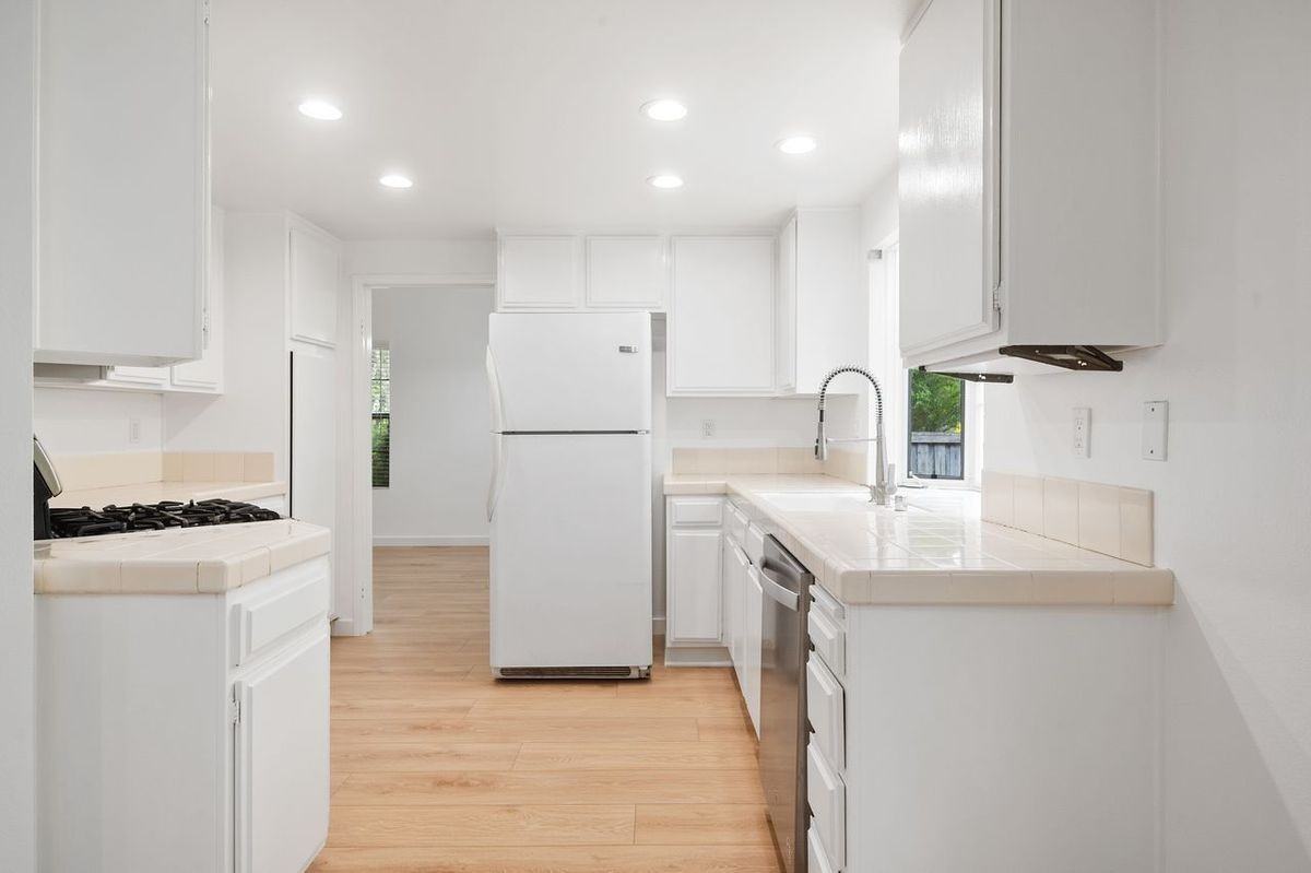 4139 Lost Springs Dr - Photo 3 of 14