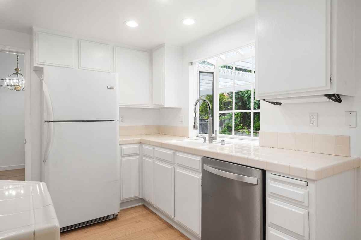 4139 Lost Springs Dr - Photo 4 of 14