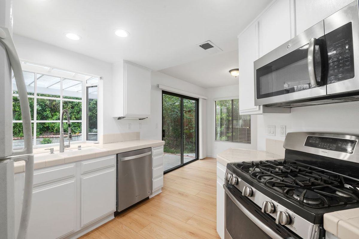 4139 Lost Springs Dr - Photo 5 of 14