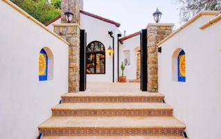 featured image of 2570 Nichols Canyon Rd