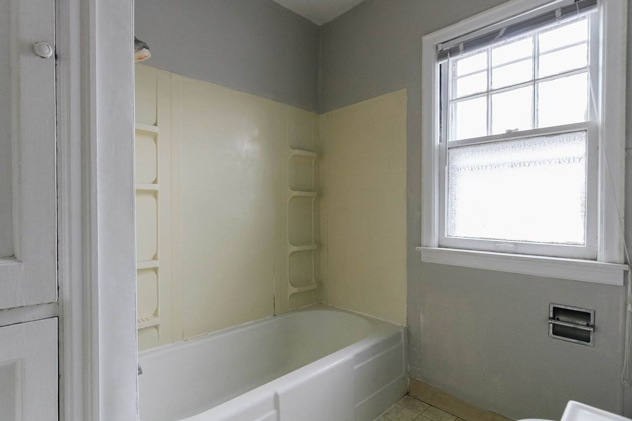 1522 West Jackson Street - Photo 4 of 17