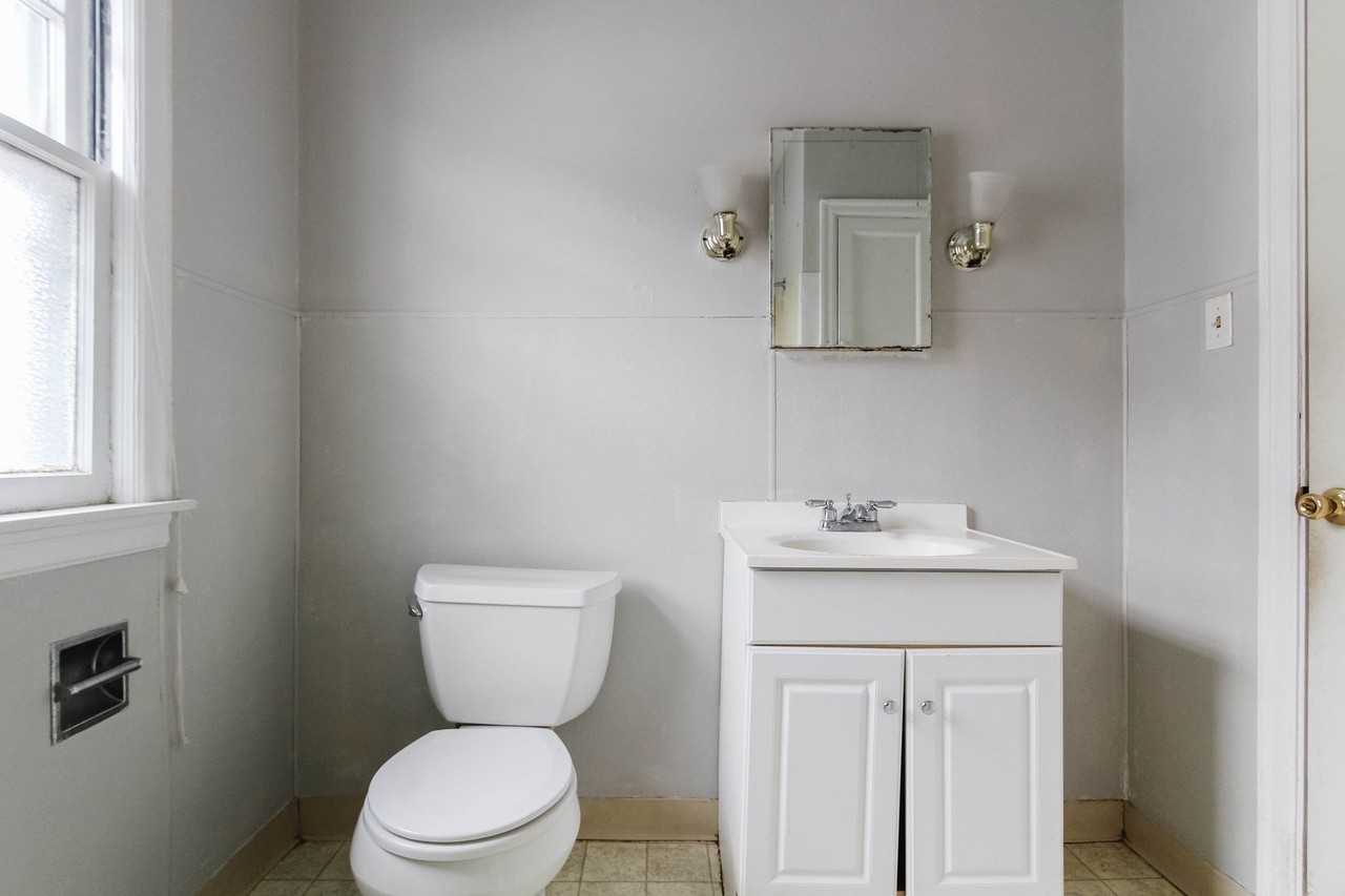 1522 West Jackson Street - Photo 5 of 17