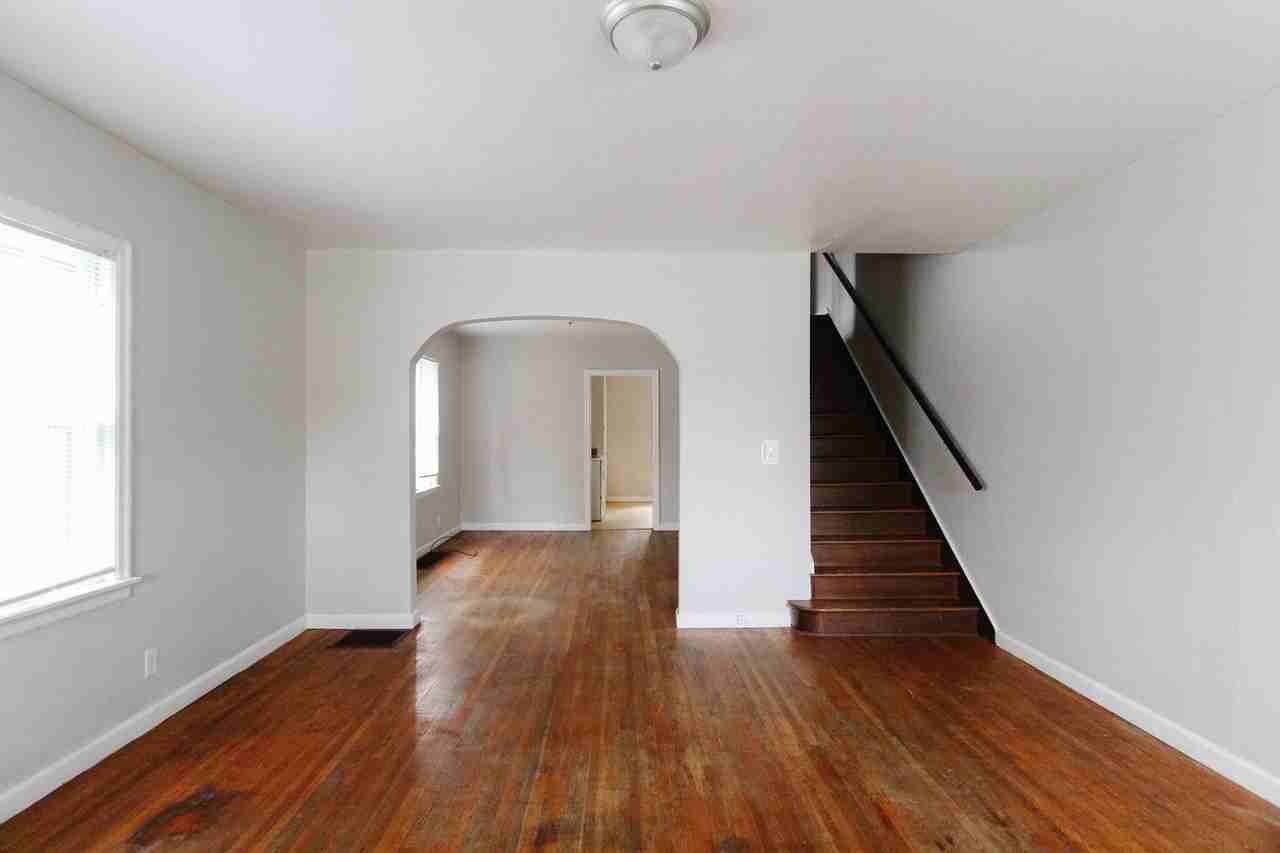 1522 W Jackson St - Photo 3 of 16