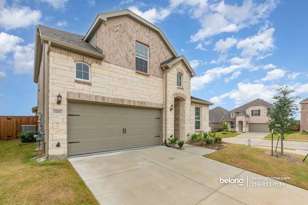 1701 Westridge Drive - Photo 2 of 31