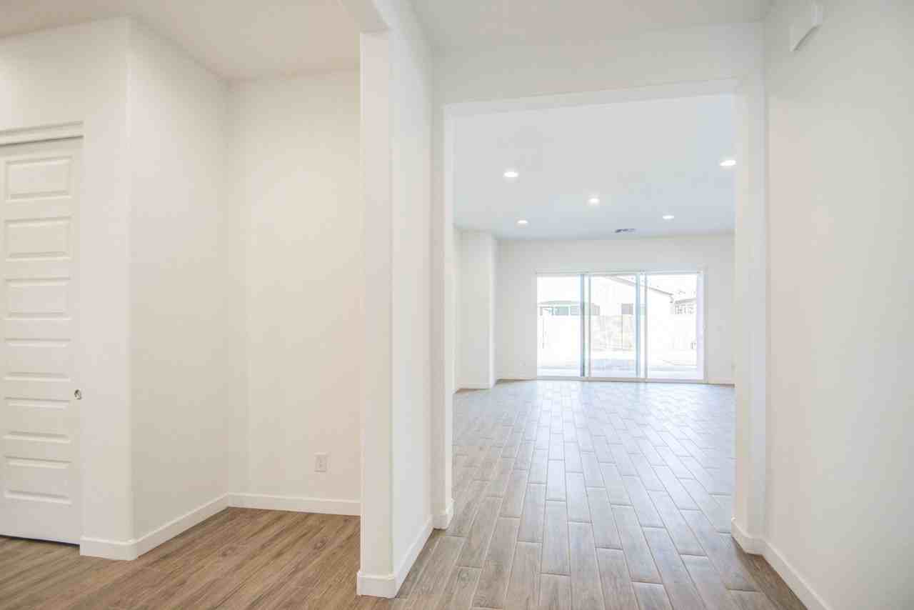 9640 W Monterey Way - Photo 7 of 41