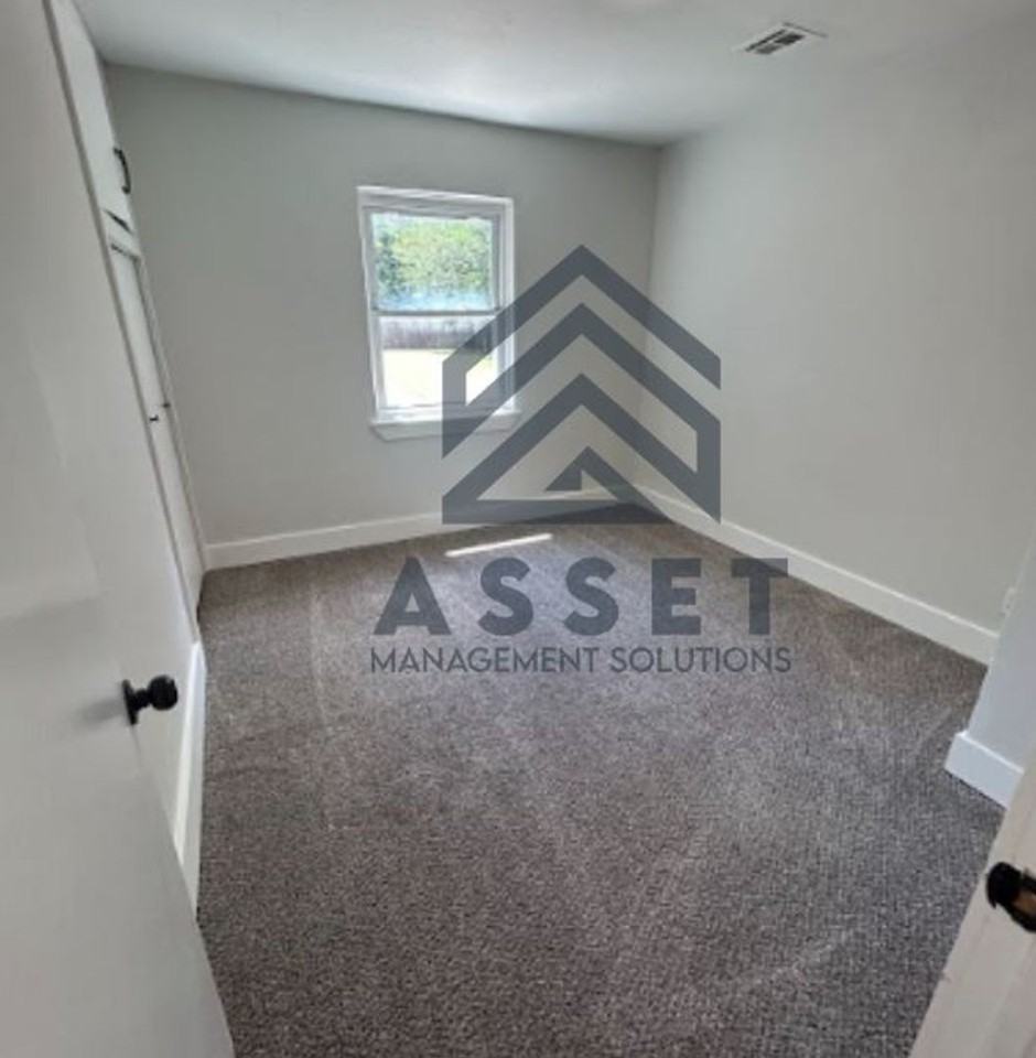 2116 Westchester Dr - Photo 2 of 11