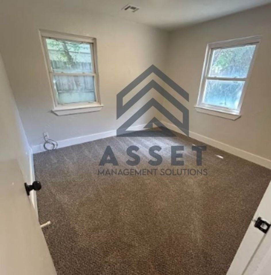 2116 Westchester Dr - Photo 3 of 11