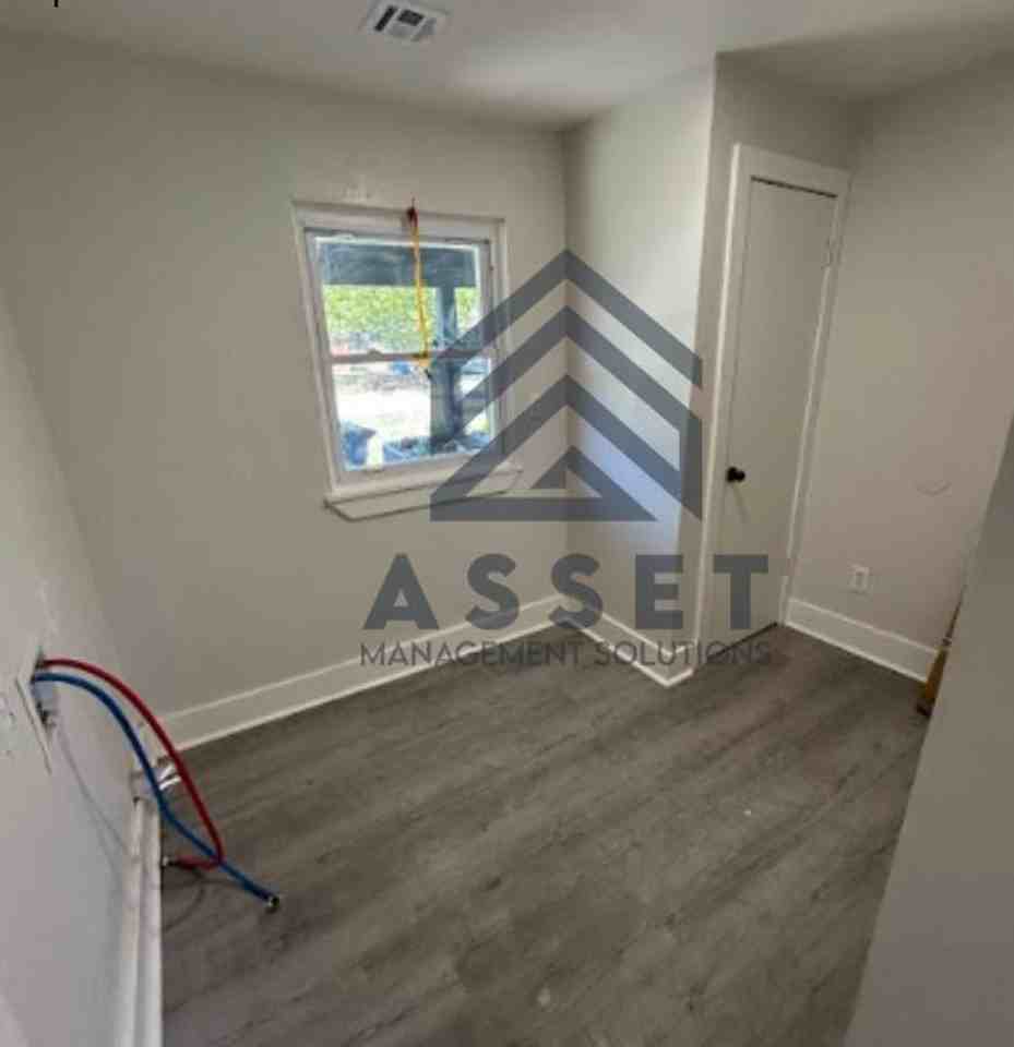 2116 Westchester Dr - Photo 6 of 11