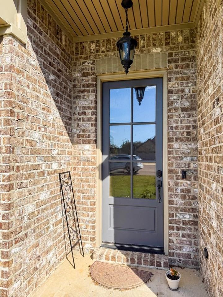 58 Regent Ln - Photo 2 of 21