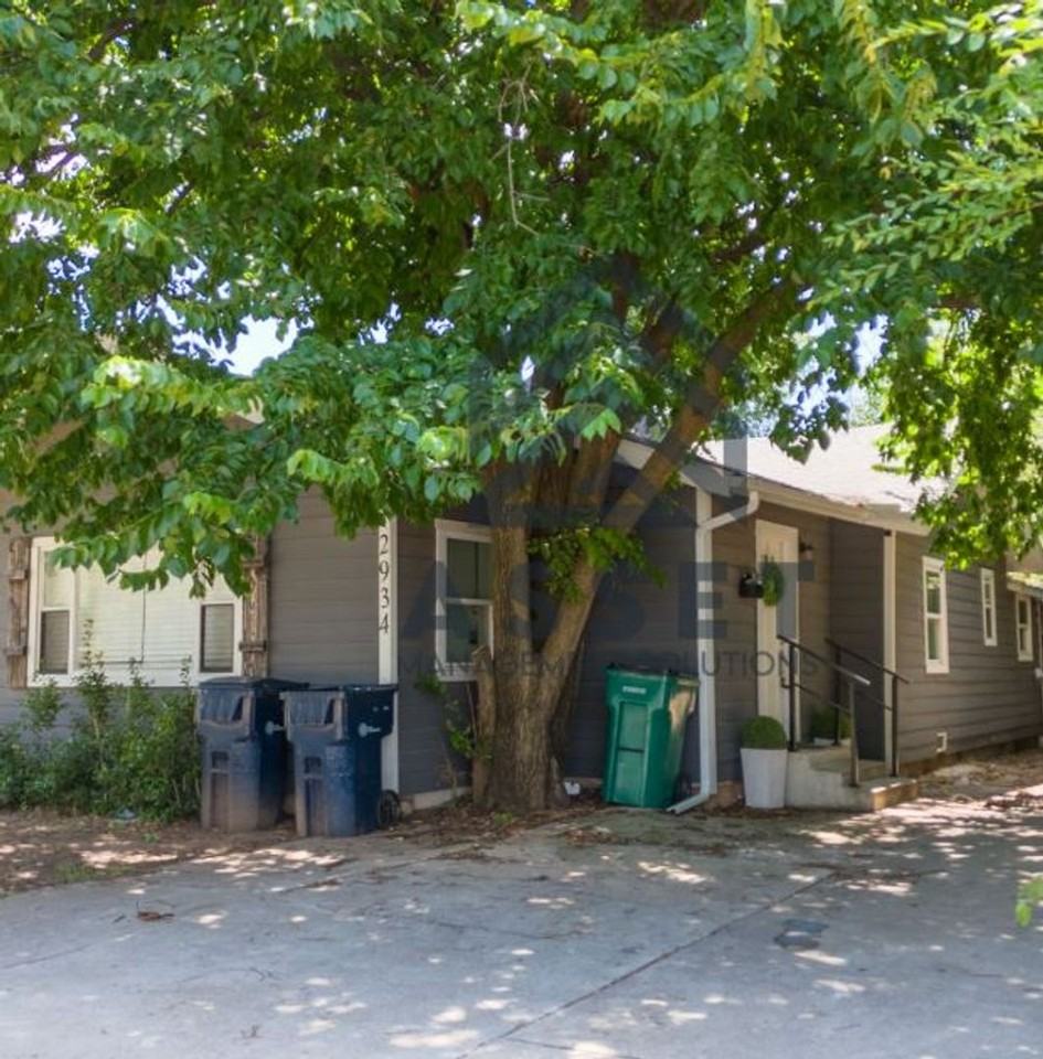 2934 Northwest 15th Street - Photo 2 of 31