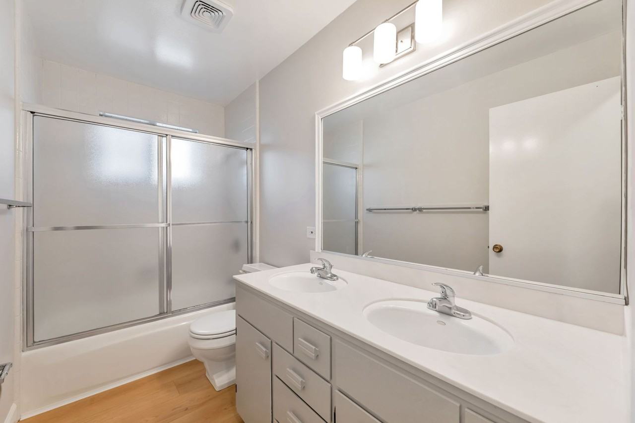 487 S Taaffe St - Photo 2 of 6