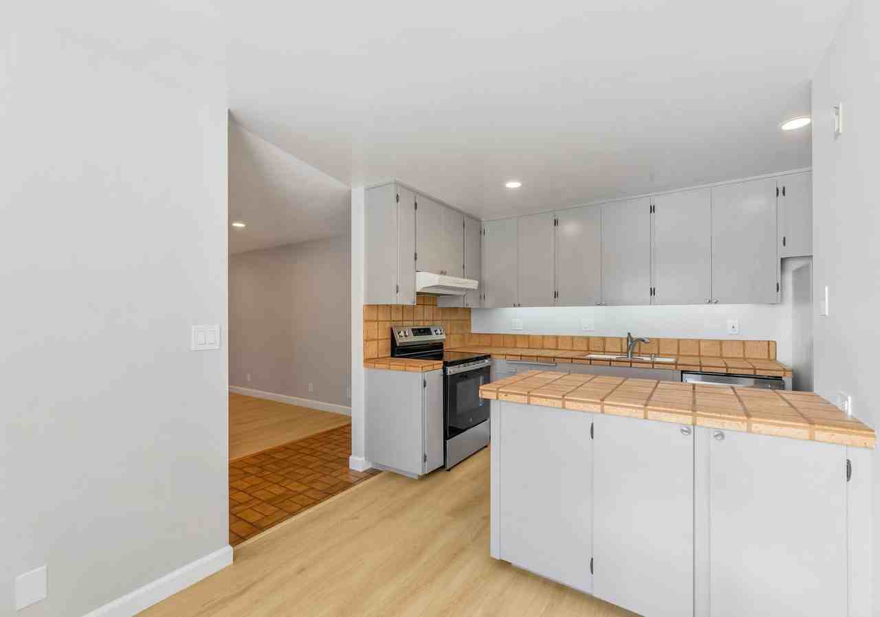 487 S Taaffe St - Photo 3 of 6