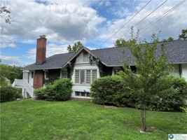 featured image of 2122 W Walnut St