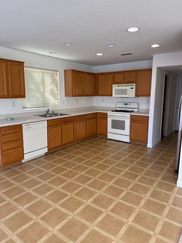 4361 Norwalk Circle - Photo 7 of 24