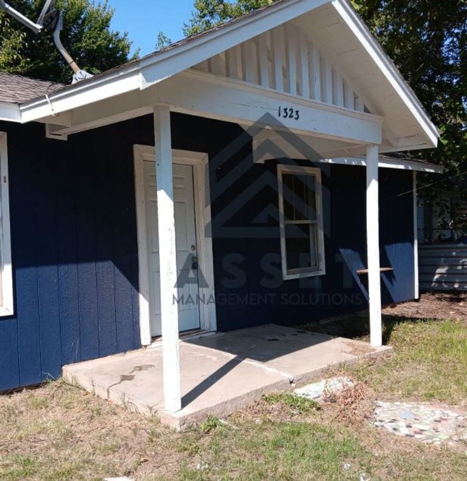 1323 S Blackwelder Ave #RTO - Photo 2 of 9