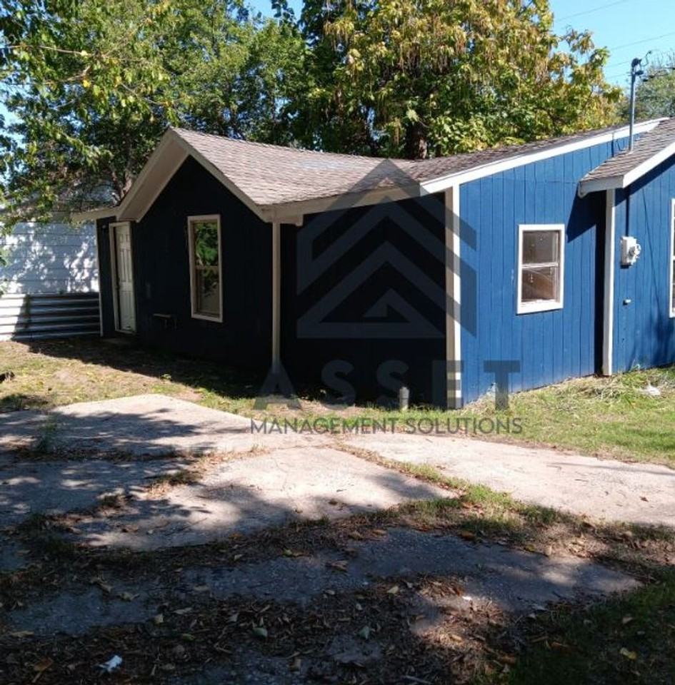 1323 S Blackwelder Ave #RTO - Photo 3 of 9