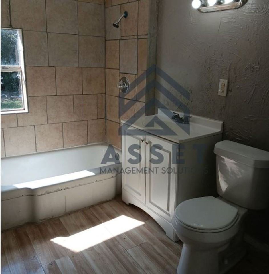 1323 S Blackwelder Ave #RTO - Photo 5 of 9