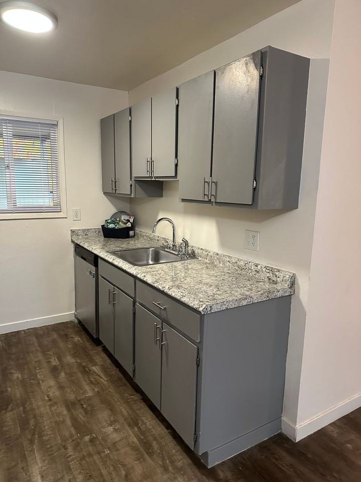 Barbur Place SE Portland - Photo 5 of 15